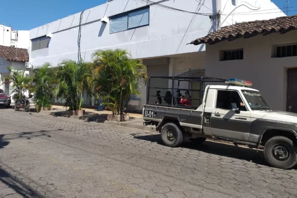 FELCC INVESTIGA ROBO DE COMPUTADORAS Y DOCUMENTOS DEL INRA SOBRE SANEAMIENTO DE TIERRAS