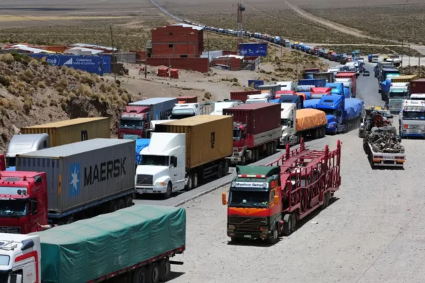 TRANSPORTE PESADO CIERRA LAS FRONTERAS POR VETO A EXPORTACIONES Y PROFUNDIZA EL CONFLICTO