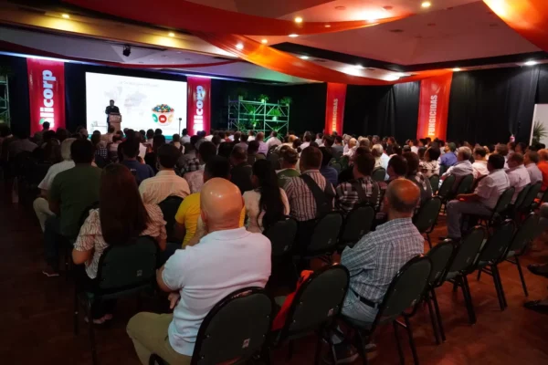 Experto internacional ofreció conferencia a agricultores sobre mercados de soya y girasol