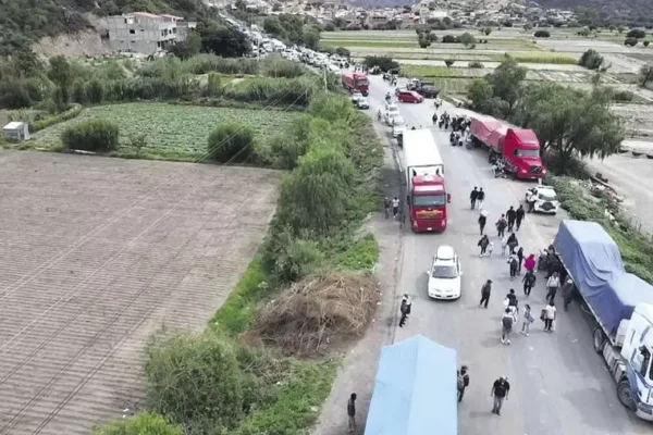 REPORTAN 14 PUNTOS DE BLOQUEO Y ACUSAN A EVO DE BUSCAR MUERTOS