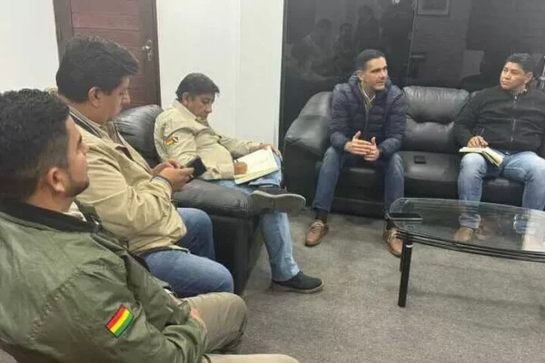 Senasag y empresarios cruceños coordinan acciones para agilizar trámites de comercio