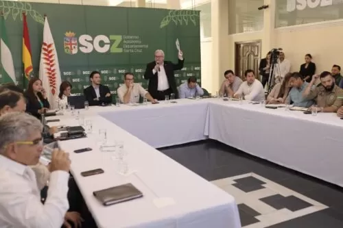 Crisis financiera en la Gobernación cruceña, Aguilera anuncia recorte de personal y de proyectos