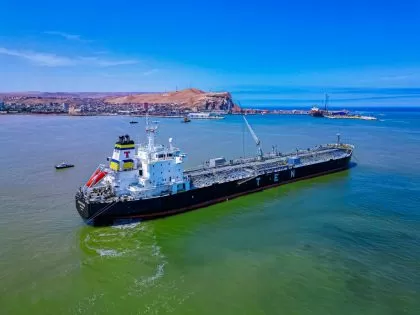 Experta plantea mejoras al sistema de descarga de combustibles en Arica para aliviar la escasez de carburantes en Bolivia