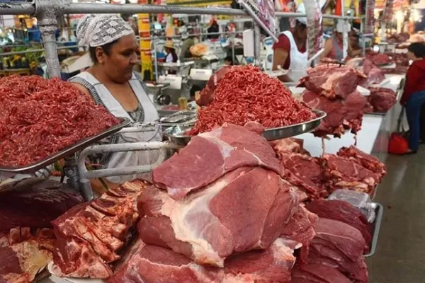 Carniceros anuncian desabastecimiento de carne en Santa Cruz por tres días