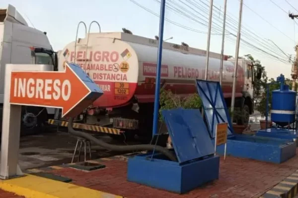 Los surtidores cierran hasta 400 horas por falta de combustible pues reciben 30% menos, denuncia Asosur