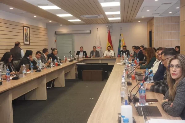 Gobierno acuerda facilitar la importación de combustibles y simplificar trámites
