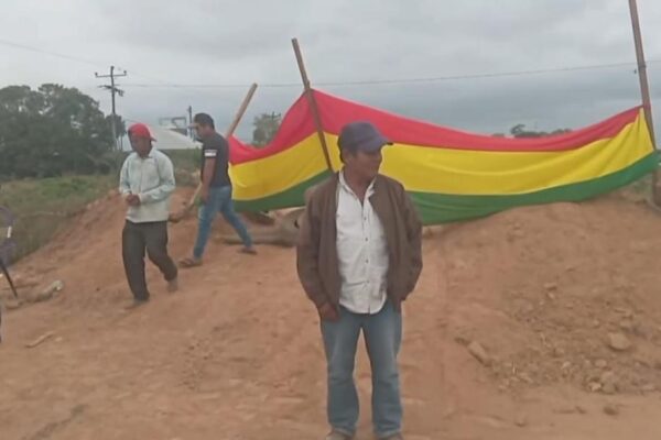 Movilizaciones por escasez de diésel se extienden en Bolivia; cañeros marchan en caravana
